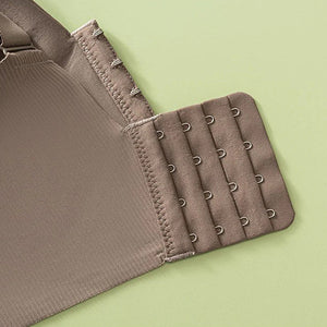 ブラのホック、どの位置で留めるのが正解？自分にぴったりのホック数は？