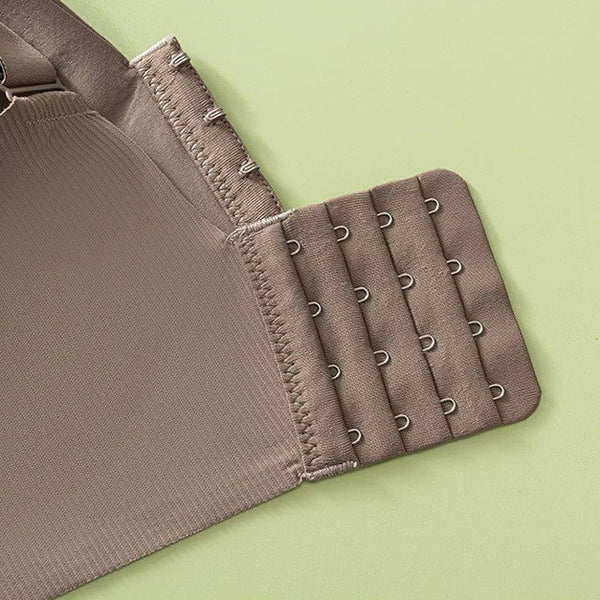 ブラのホック、どの位置で留めるのが正解？自分にぴったりのホック数は？