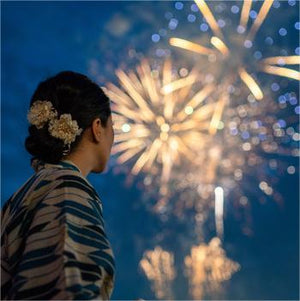 旅行中最も魅力的なイベント！小さく見せるブラで花火大会に
