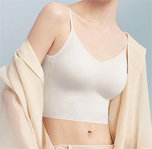 どんな場面でも輝く背中あきドレスインナーのコーディネート