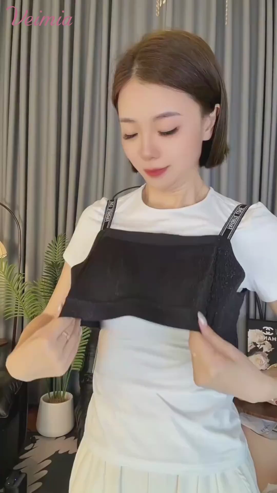 小さく 見せる ブラ 胸元をすっきり上品に ヴェーミア