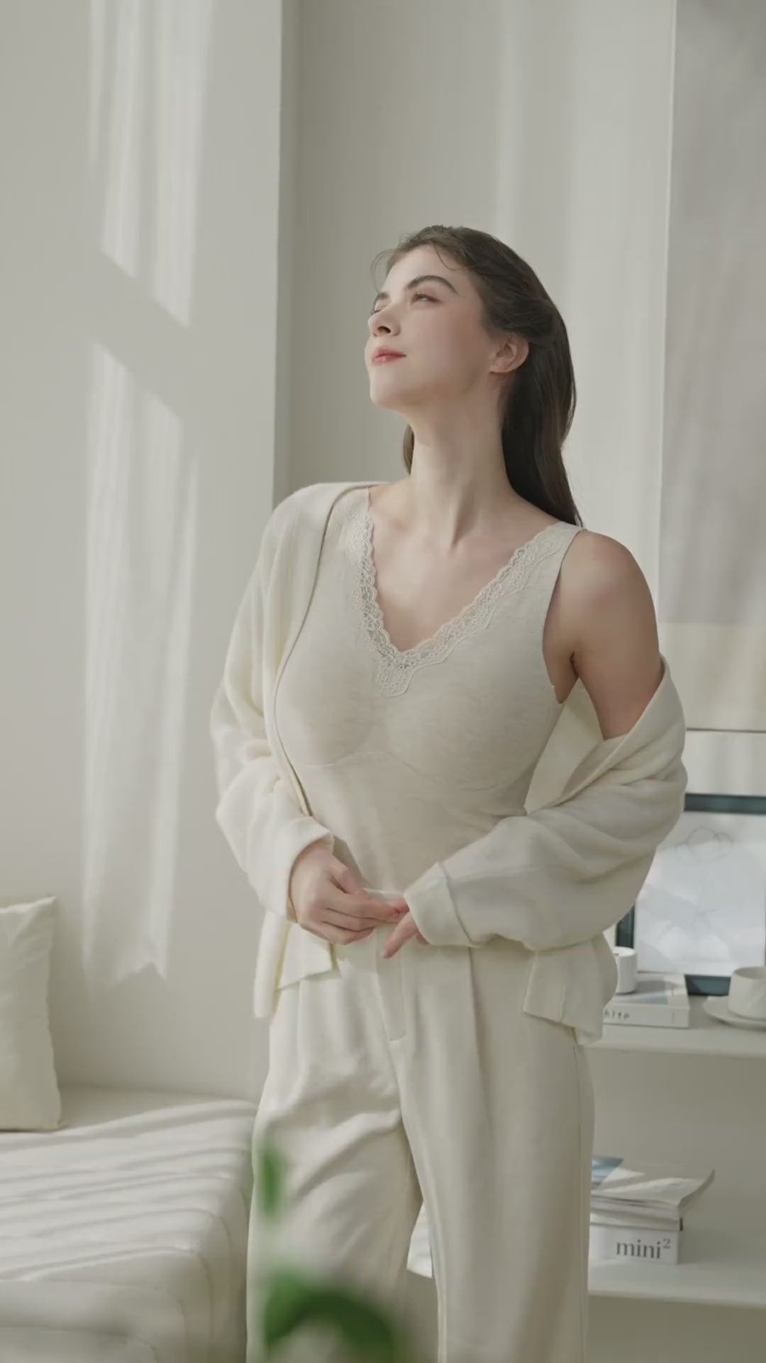 インナー レディース カップ付きタンクトップ ヴェーミア